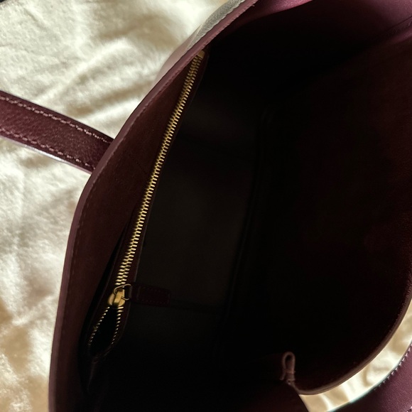 Yves Saint Laurent Burgundy Hobo Bag with Gold Accents le 5 a 7 small - Picture 5 of 8